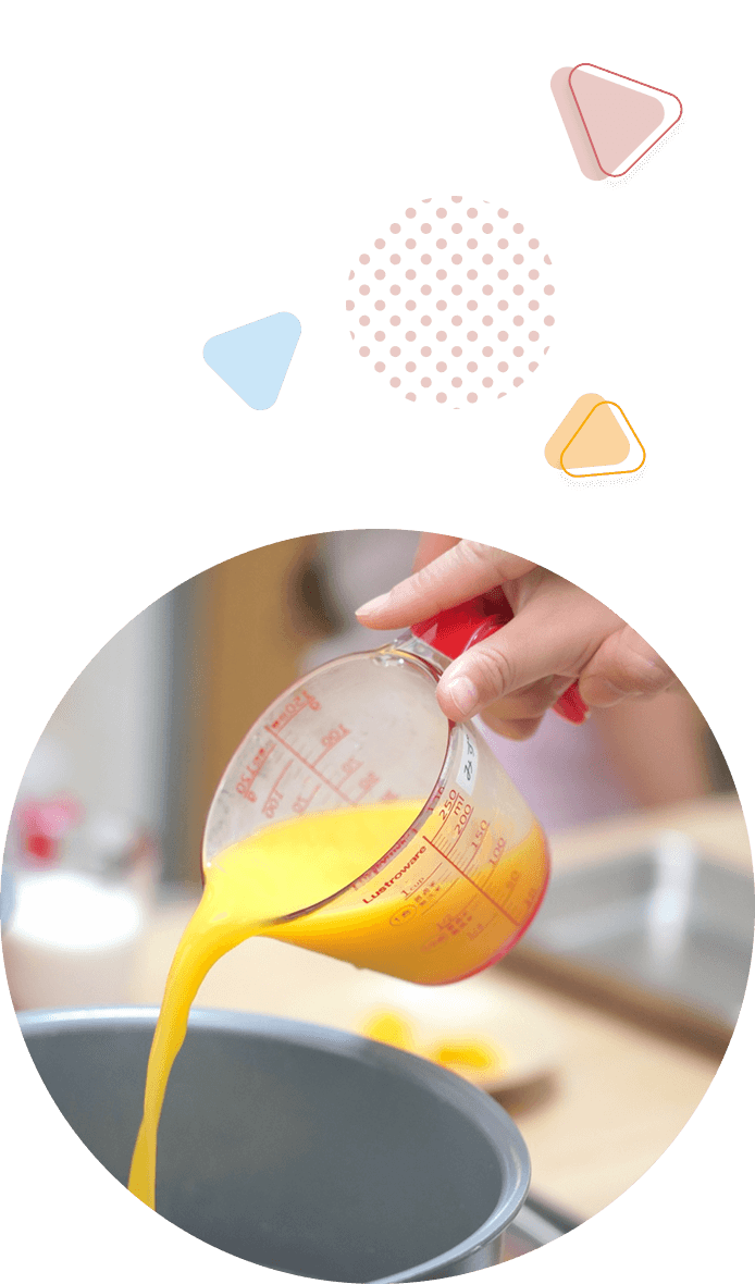 卵料理をする子どもたち