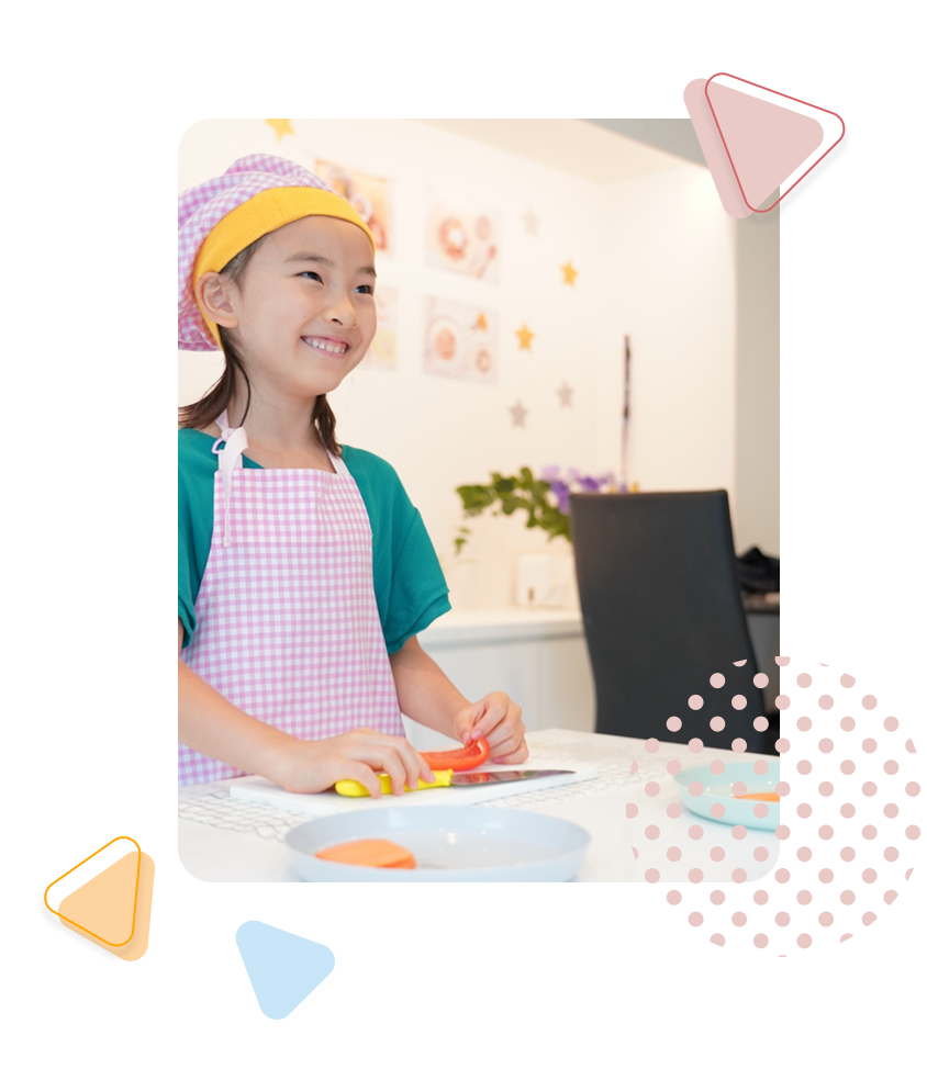 女の子が楽しく料理をするイメージ