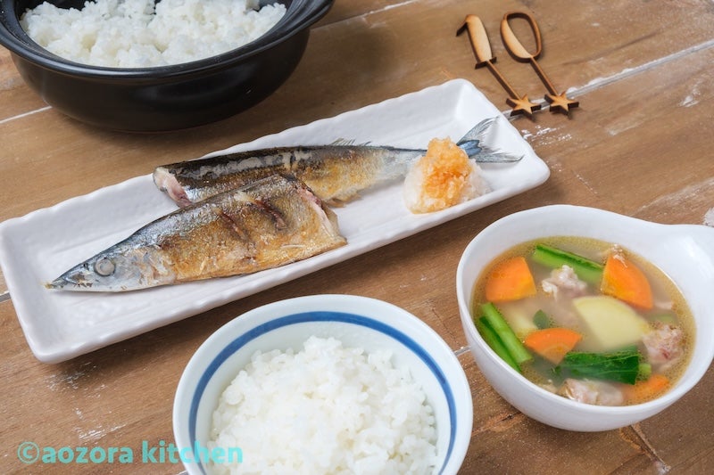 青空キッチン久が原校（大田区の子ども食育スクール）10月のアレンジメニュー（豚汁・秋刀魚の塩焼き・土鍋ごはん）